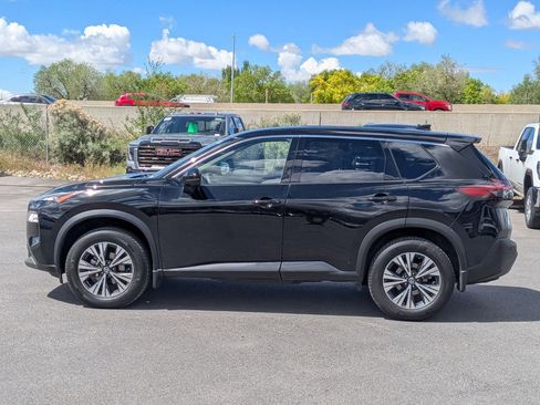 Used 2021 Nissan Rogue SV image 3