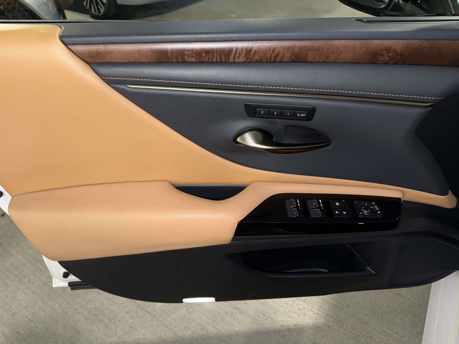 Certified 2022 Lexus ES 350 w/ Premium Package FWD image 19