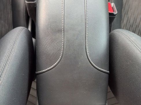 Used 2018 Nissan Rogue SV image 32