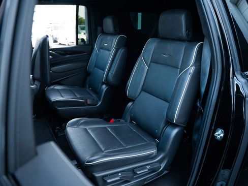 Used 2021 Cadillac Escalade ESV Sport AWD/4WD image 34