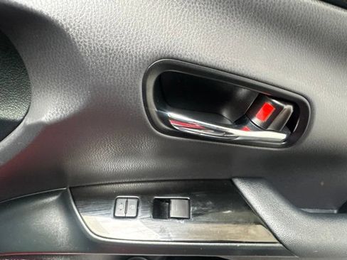 Used 2022 Toyota Prius XLE FWD image 7