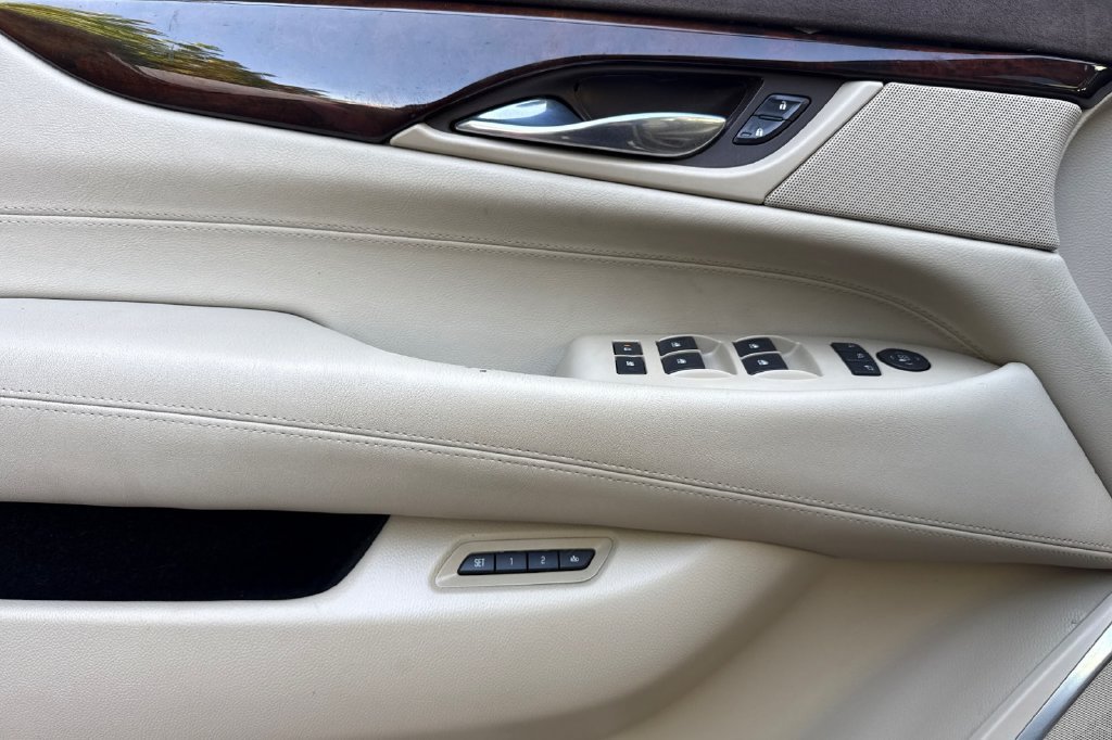 Used 2015 Cadillac Escalade ESV Luxury AWD/4WD image 14