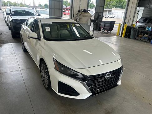 Used 2024 Nissan Altima 2.5 SL AWD/4WD image 1