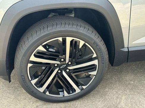 New 2026 Chevrolet Equinox RS w/ Convenience Package III AWD/4WD image 4