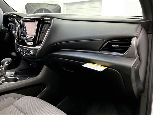 Used 2023 Chevrolet Traverse LT image 16