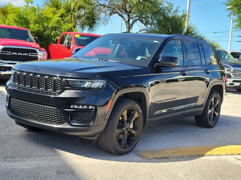 Used 2024 Jeep Grand Cherokee Limited w/ Black Appearance Package image 2