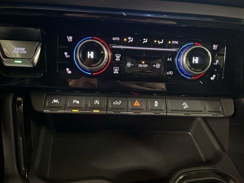 Used 2025 GMC Sierra 1500 AT4 w/ AT4 Premium Package image 17