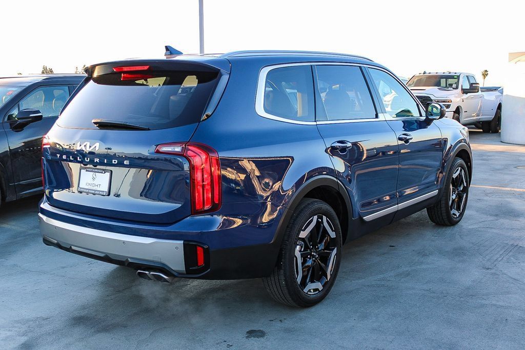Used 2025 Kia Telluride S FWD image 9