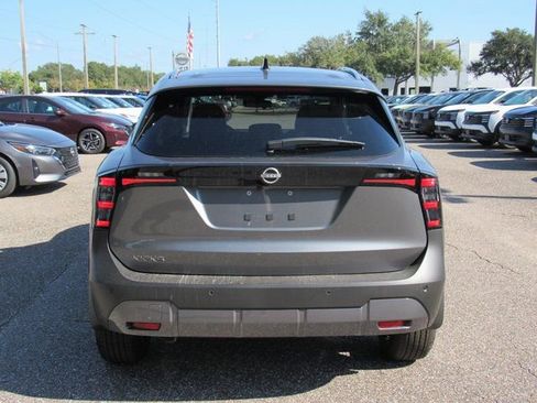 Used 2026 Nissan Kicks SV w/ Illumination Package FWD image 4