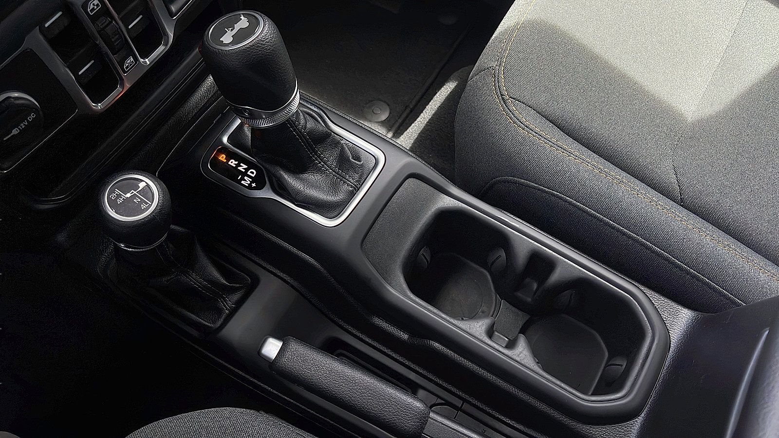 Used 2025 Jeep Wrangler Unlimited Sahara AWD/4WD image 15