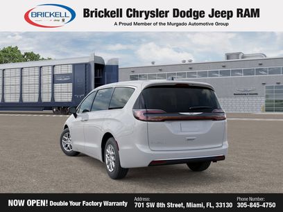 New 2026 Chrysler Pacifica Select