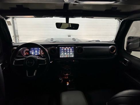 Used 2023 Jeep Gladiator Mojave w/ Cold Weather Group AWD/4WD image 29