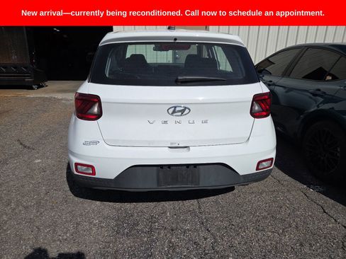 Used 2026 Hyundai Venue SE FWD image 3