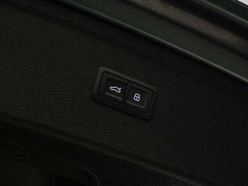 Used 2022 Audi Q5 e Premium w/ Convenience Package image 20