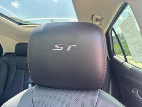 Used 2023 Buick Envision Essence w/ Sport Touring Package AWD/4WD image 21