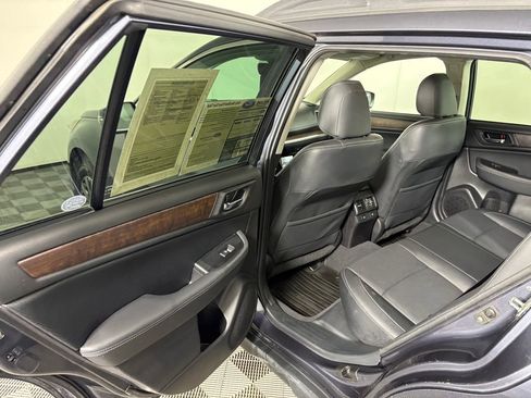 Used 2017 Subaru Outback 3.6R Limited image 28