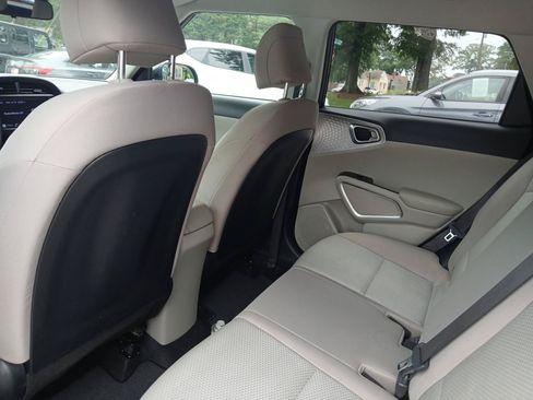 Used 2022 Kia Soul LX w/ Technology Package FWD image 12