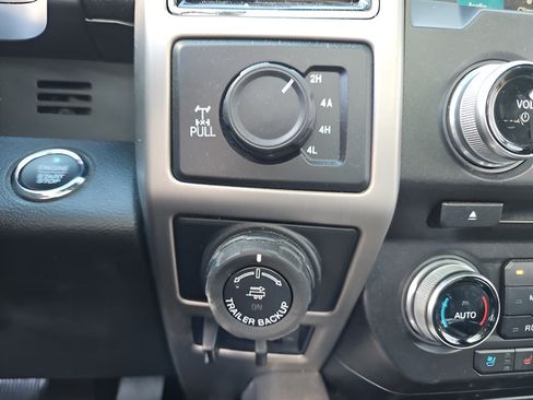 Used 2018 Ford F150 Platinum w/ Equipment Group 701A Luxury AWD/4WD image 19
