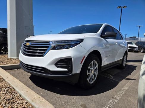 Used 2023 Chevrolet Equinox LS w/ LS Convenience Package FWD image 2
