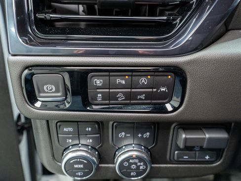 Used 2025 GMC Yukon AT4 w/ Premium Trailering Package image 35