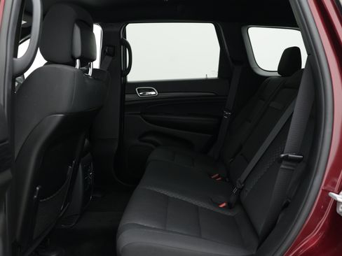Used 2019 Jeep Grand Cherokee Laredo RWD image 31
