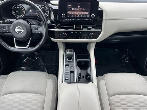 Used 2022 Nissan Pathfinder SV w/ SV Premium Package image 4