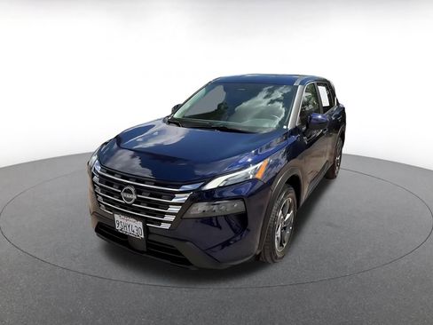 Used 2025 Nissan Rogue SV image 7