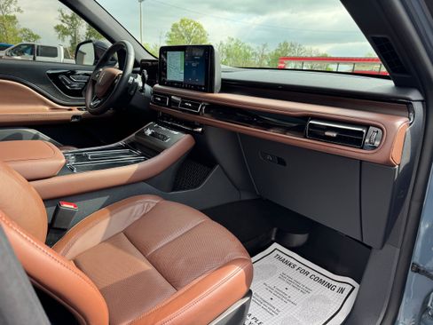 Used 2025 Lincoln Aviator Reserve image 19