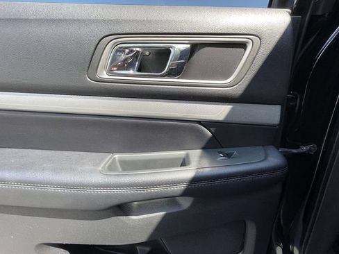 Used 2016 Ford Explorer XLT w/ Equipment Group 202A FWD image 22