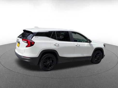 Used 2024 GMC Terrain SLE FWD image 15