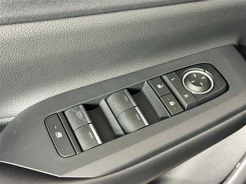 New 2026 Toyota Prius Plug-In Hybrid FWD image 33