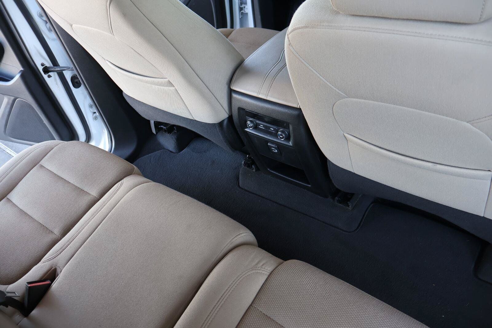 Used 2023 Chevrolet Traverse LS FWD image 17