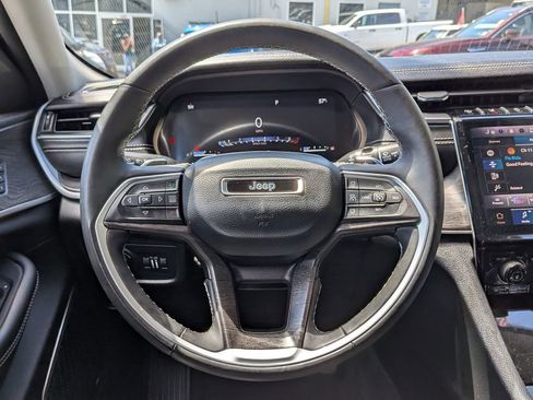 Used 2023 Jeep Grand Cherokee Limited w/ Luxury Tech Group II AWD/4WD image 15