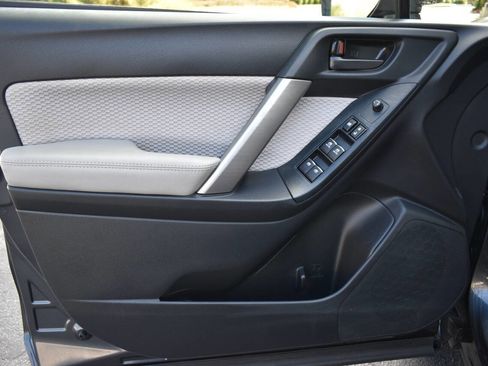 Used 2018 Subaru Forester 2.5i Premium w/ All-Weather Package image 16