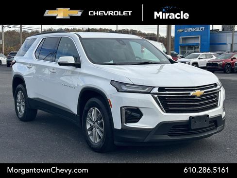 Used 2023 Chevrolet Traverse LT image 1