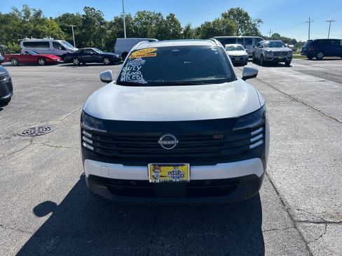 Used 2025 Nissan Kicks SR w/ SR Premium Package AWD/4WD image 2