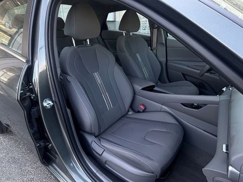 Used 2025 Hyundai Elantra SEL image 37