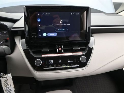 Used 2025 Toyota Corolla LE image 8