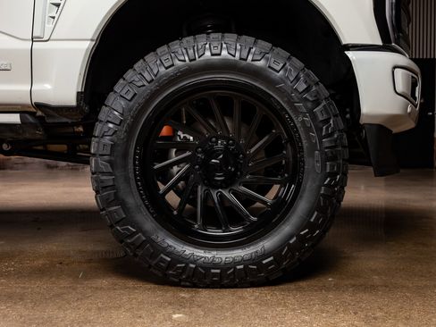 Used 2024 Ford F250 Platinum image 12