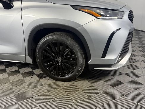 Used 2025 Toyota Highlander XSE AWD/4WD image 11