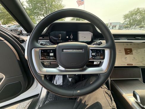 Used 2025 Land Rover Range Rover SE AWD/4WD image 16