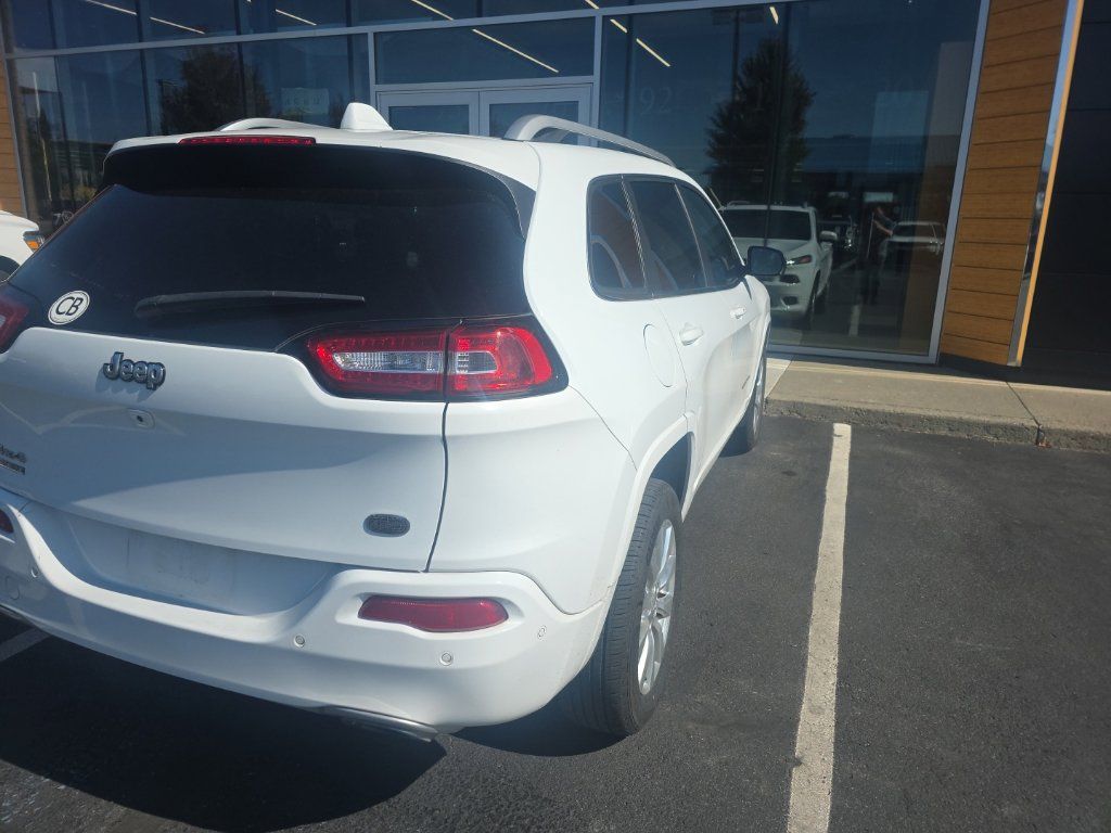 Used 2017 Jeep Cherokee Overland w/ Technology Group AWD/4WD image 3