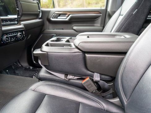 Used 2024 Chevrolet Silverado 1500 LT AWD/4WD image 20