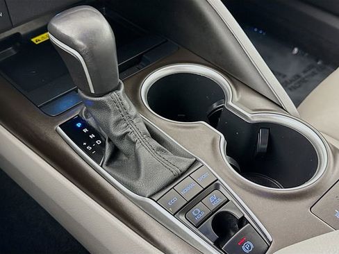 Used 2022 Toyota Camry XLE w/ Cold Weather Package image 16