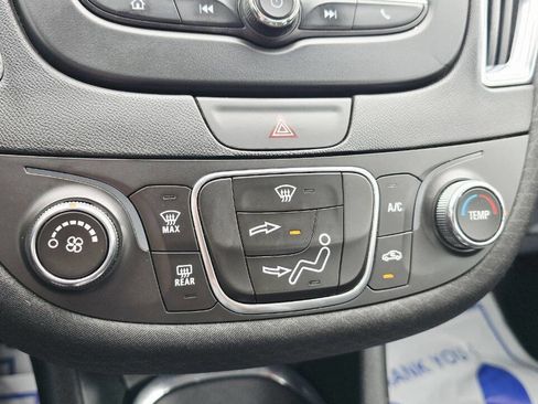 Used 2017 Chevrolet Malibu LT FWD image 18