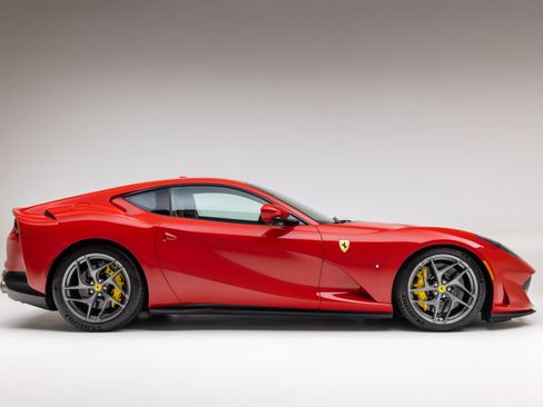 Used 2020 Ferrari 812 Superfast RWD image 9