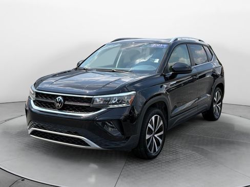 Certified 2023 Volkswagen Taos SE w/ Panoramic Sunroof Package AWD/4WD image 3