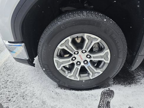 Used 2024 GMC Sierra 1500 SLT image 11