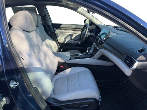 Used 2018 Honda Accord Touring image 15