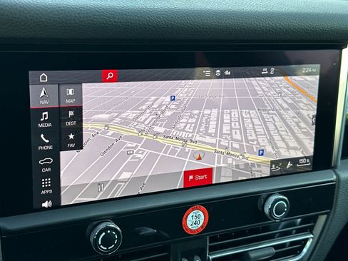 Certified 2025 Porsche Macan AWD/4WD image 21